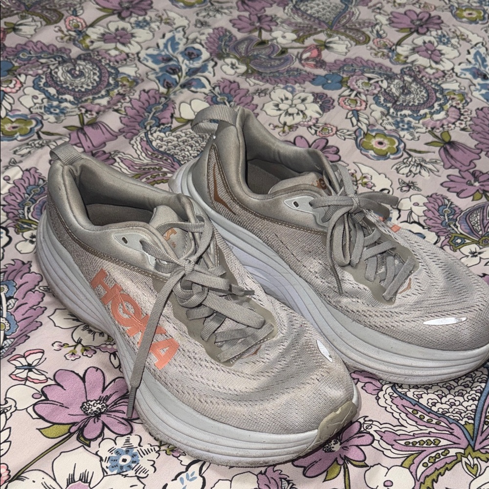 Hoka One One Women's Light Gray Athletic Sneakers with Coral Accents Bondi 8